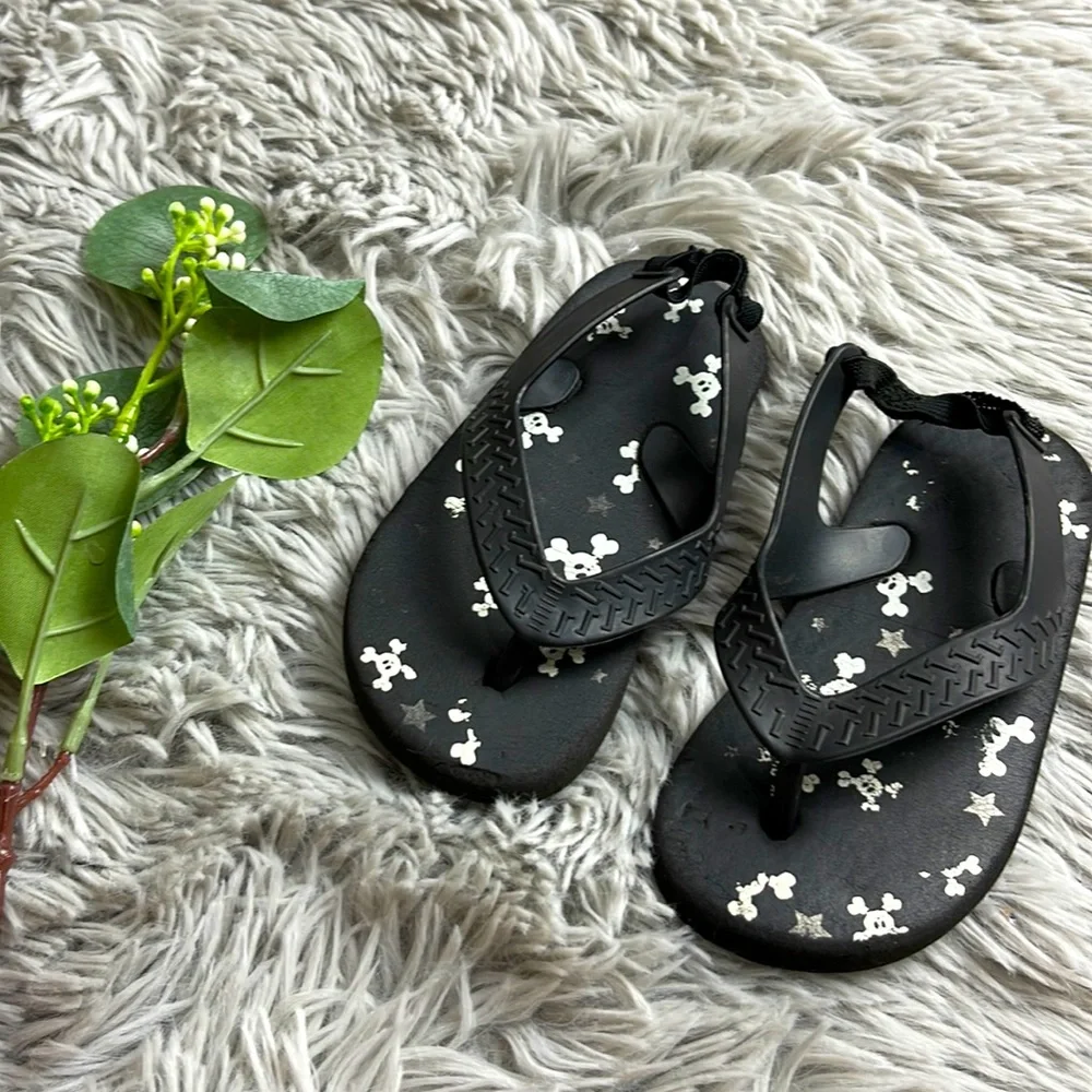 🌺toddler boys black sandals size 7 with back strap